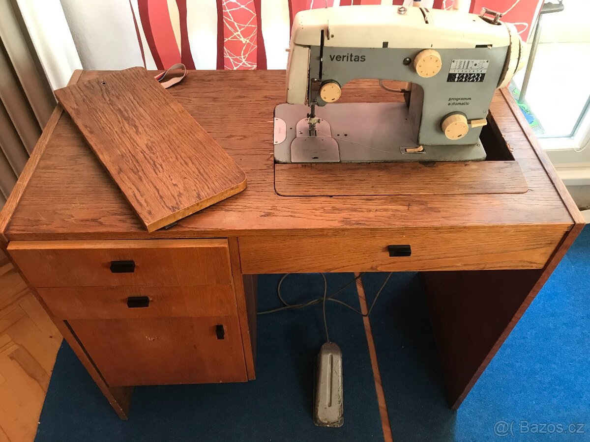 Šicí stroj Veritas včetně dřevěné skříňky