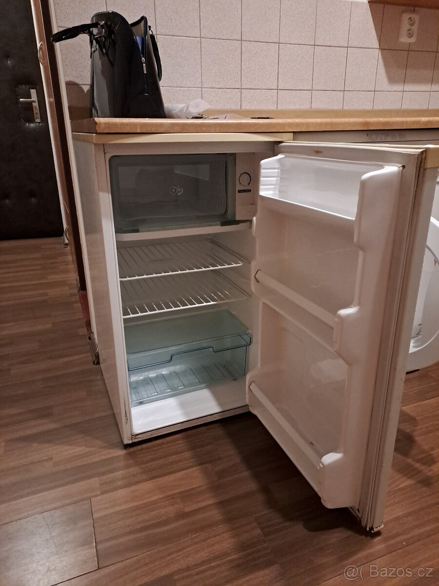 Lednička LG malá s mrazákem