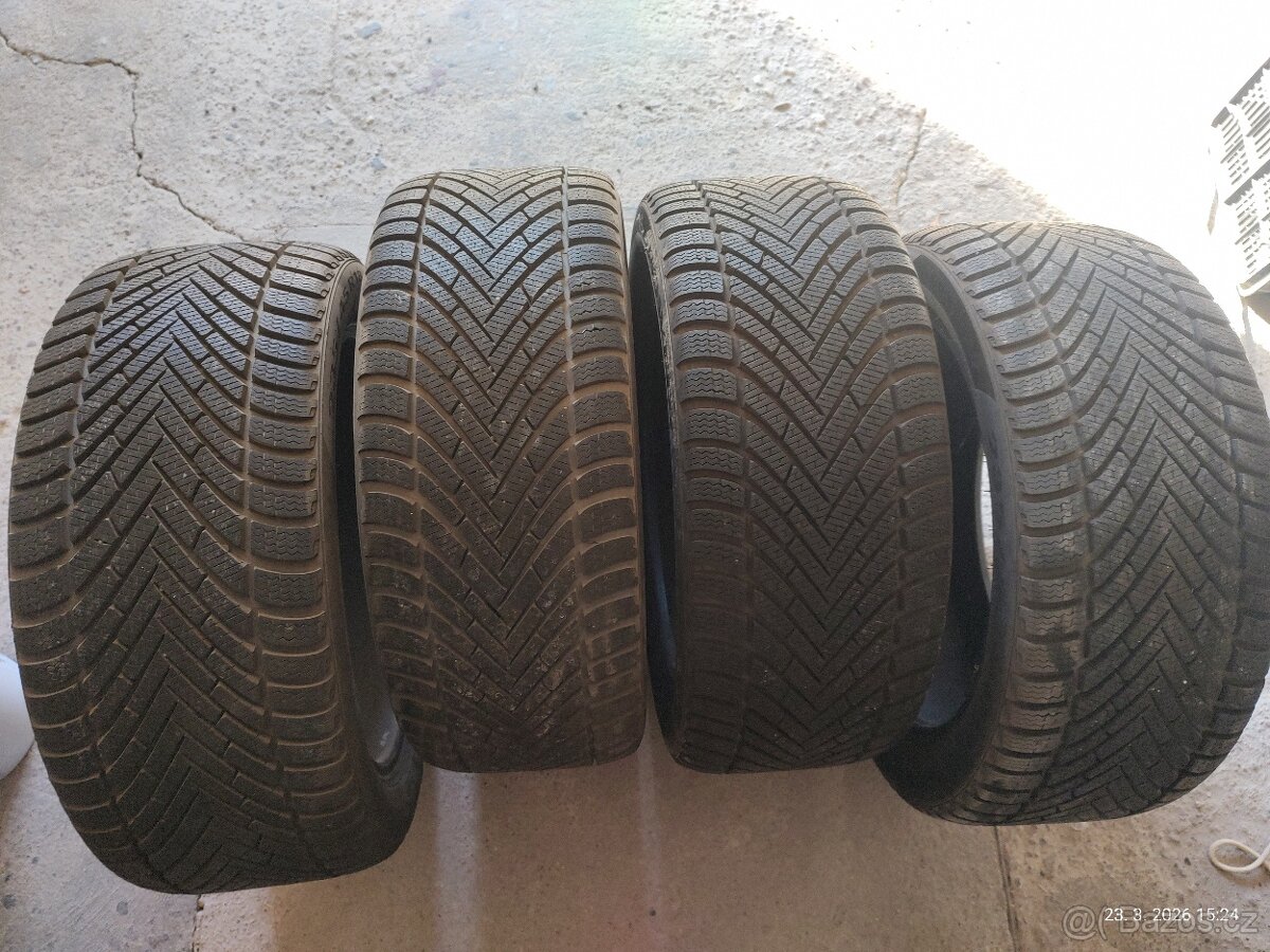 235/45 R18 Pirelli Powergy Winter