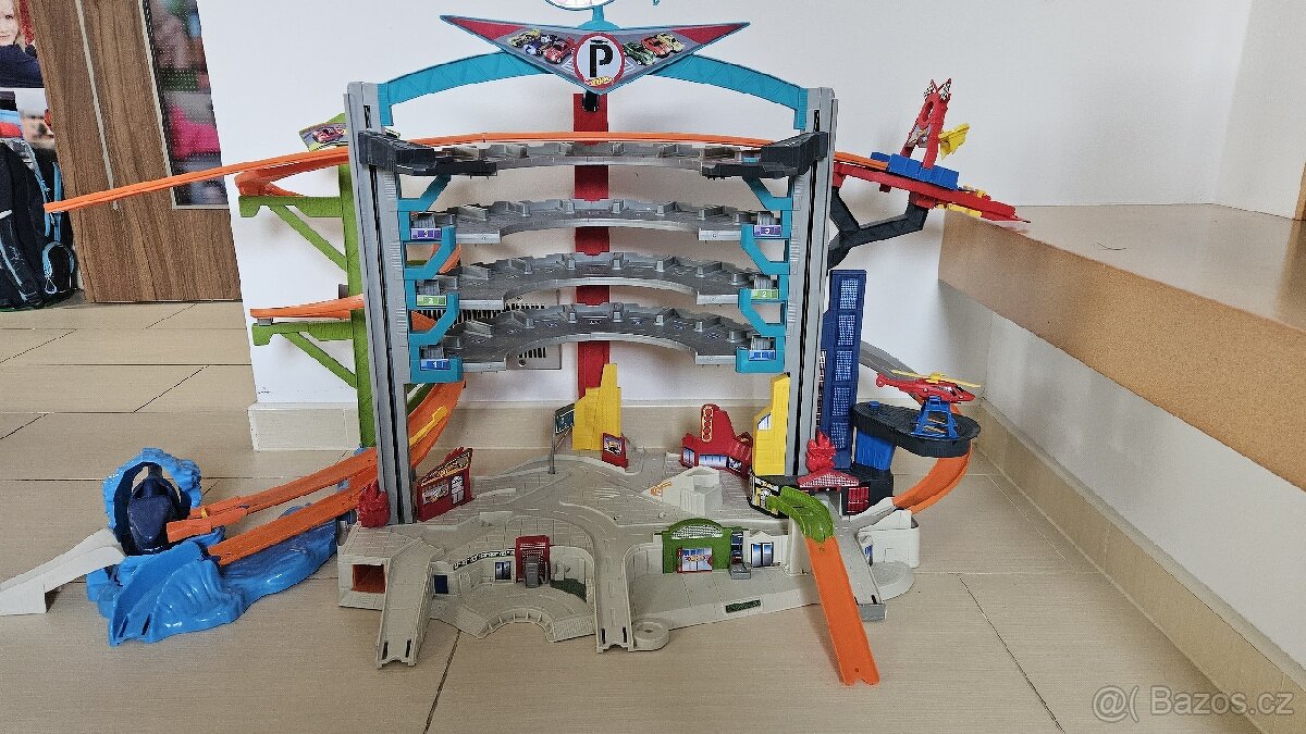 Hotwheels ultimatni garaz