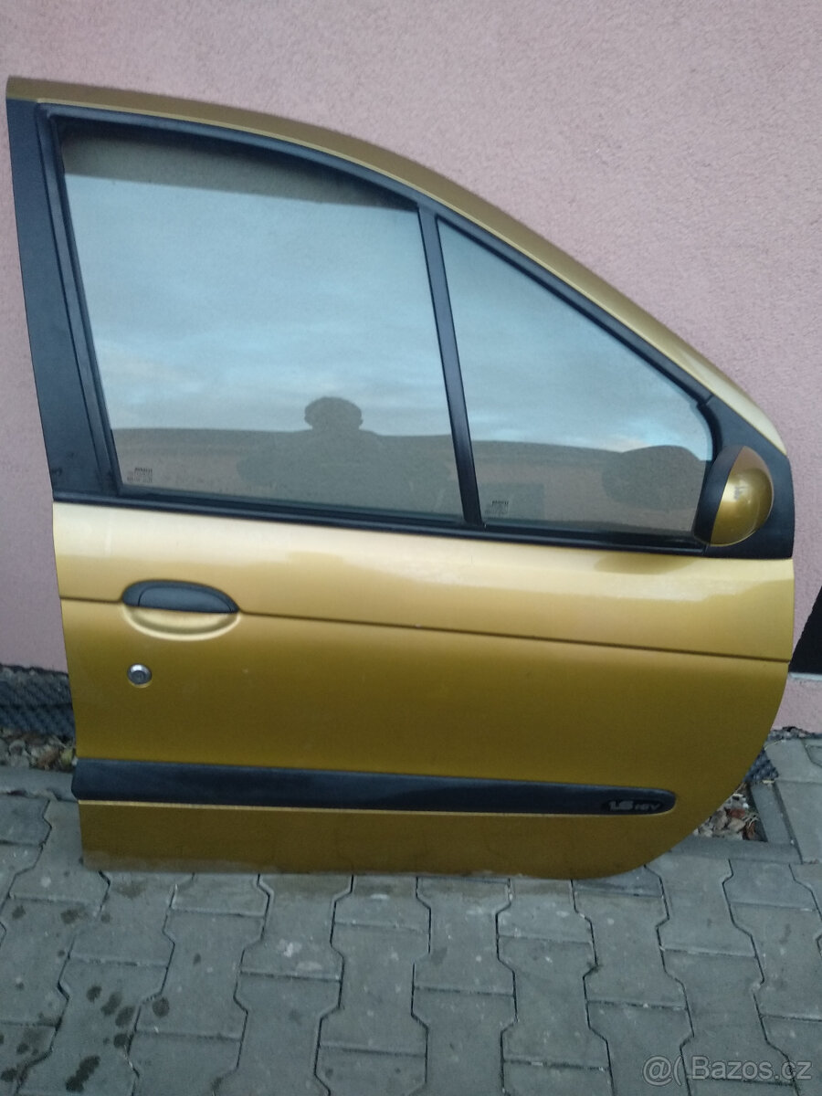 Pravé přední dveře SCENIC 1