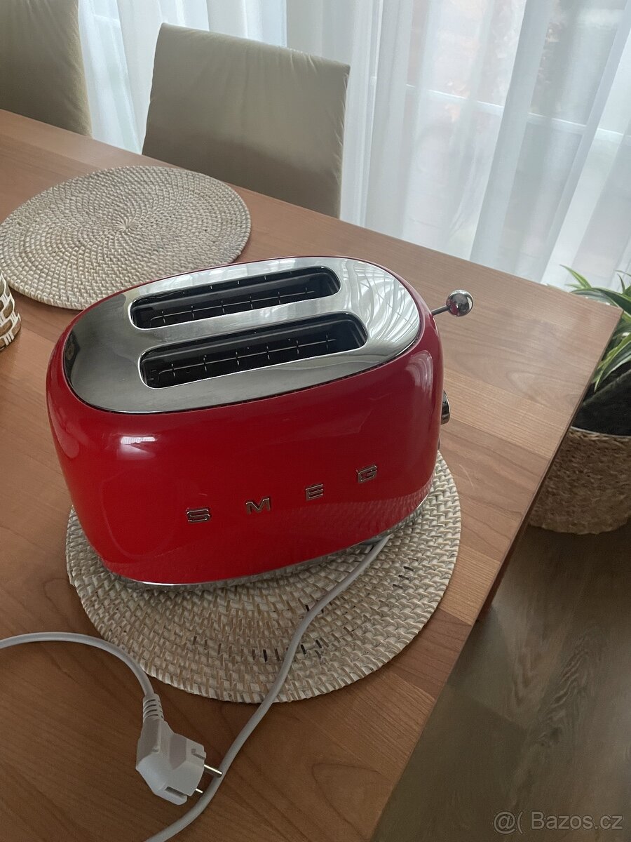 toustovač SMEG