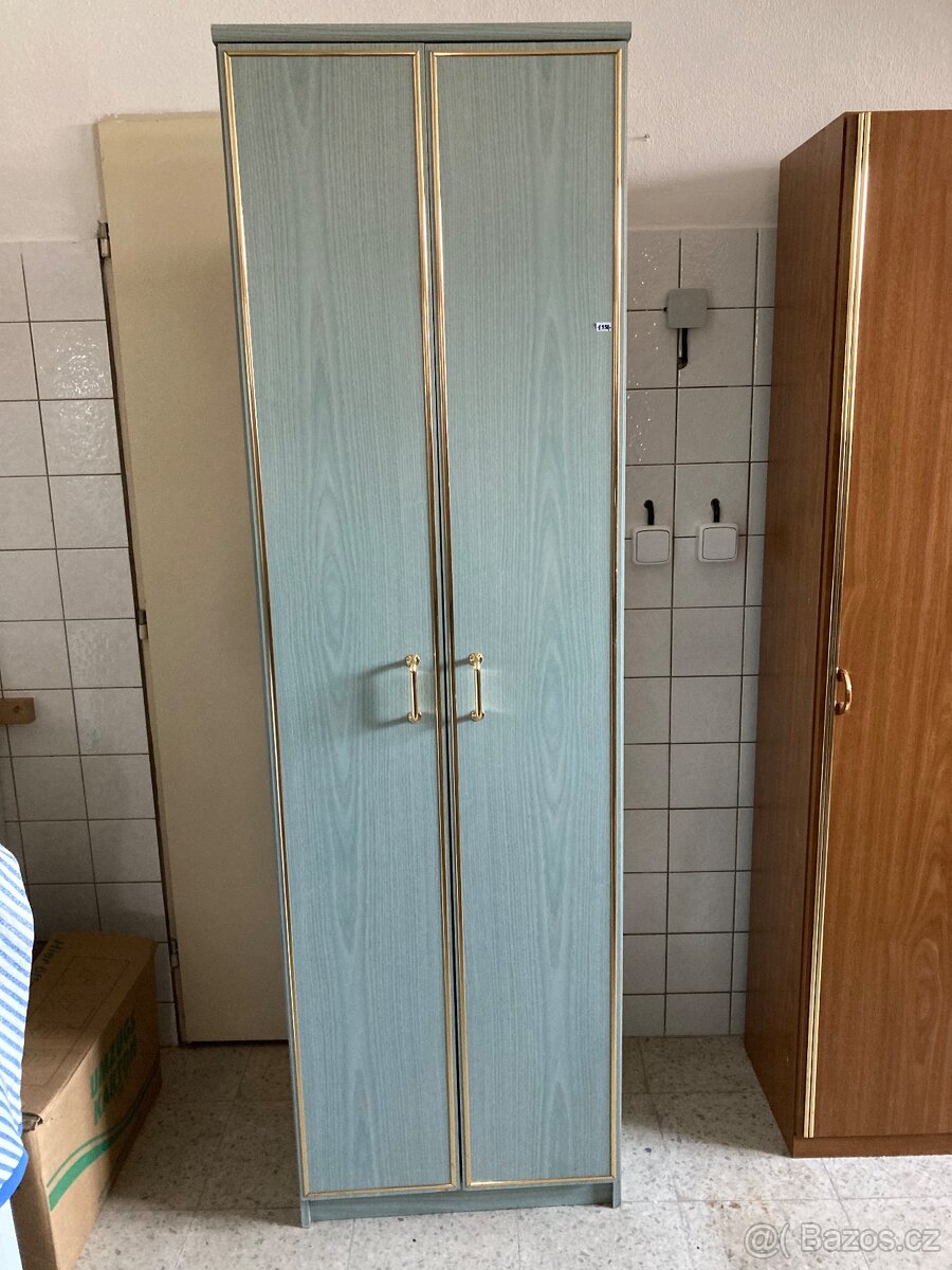 Skříňka od předsíňové stěny