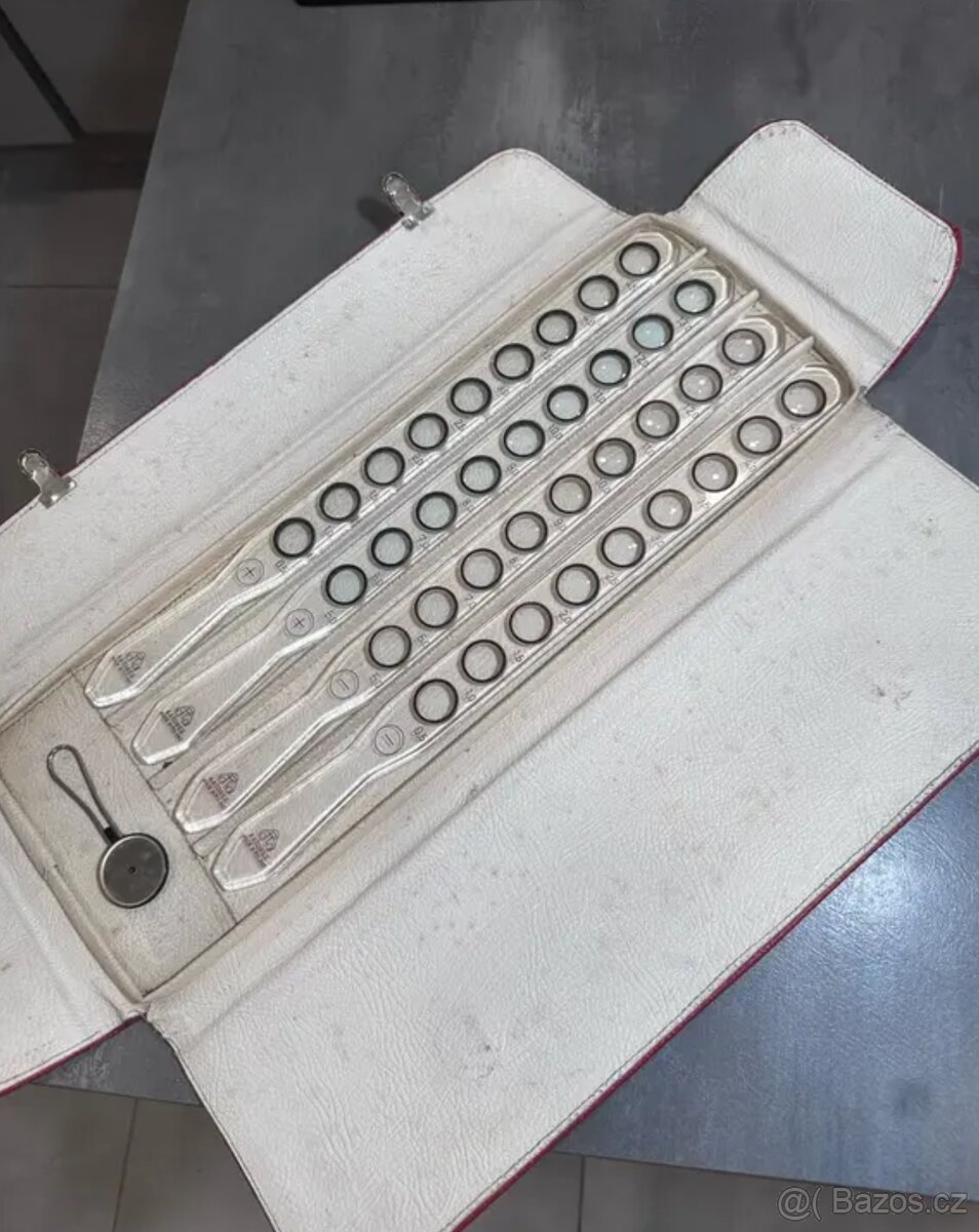 Historický optický zkoušecí set čoček