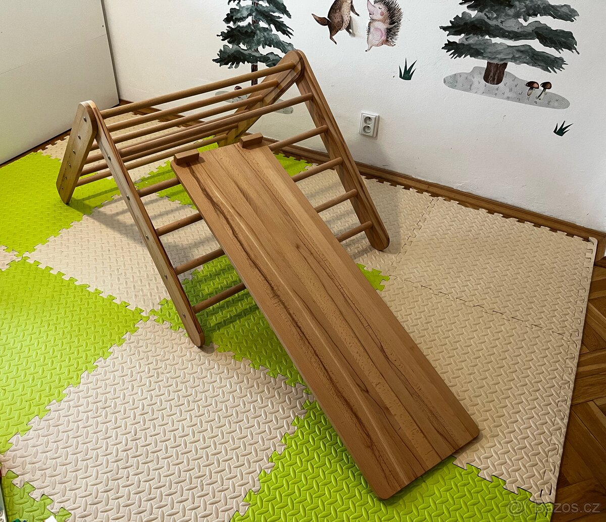 Montessori Piklerův trojúhelník + 1 dřevěné prkno 2v1