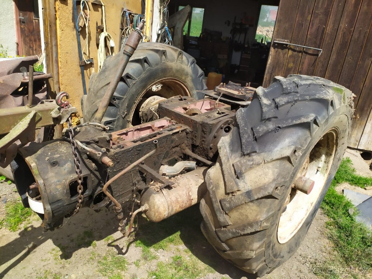 Zetor 7011 - zadek