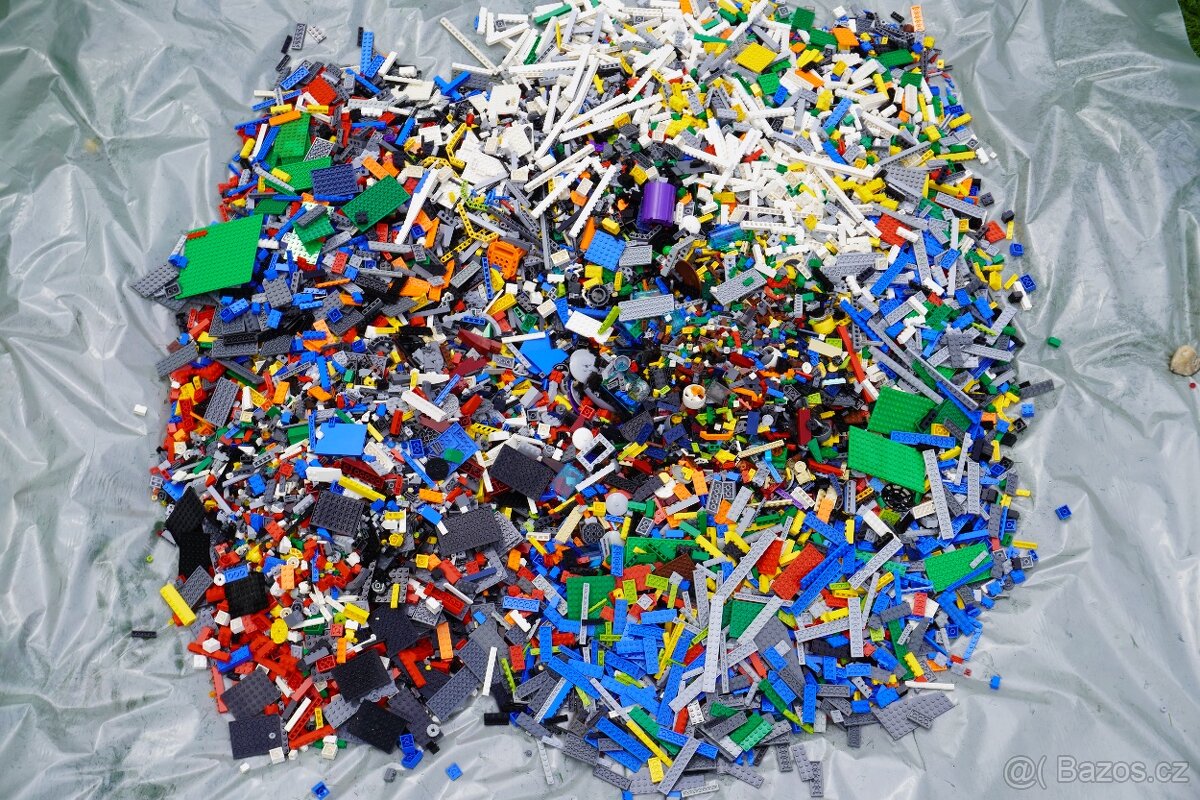 Lego 24,6 kg + návody