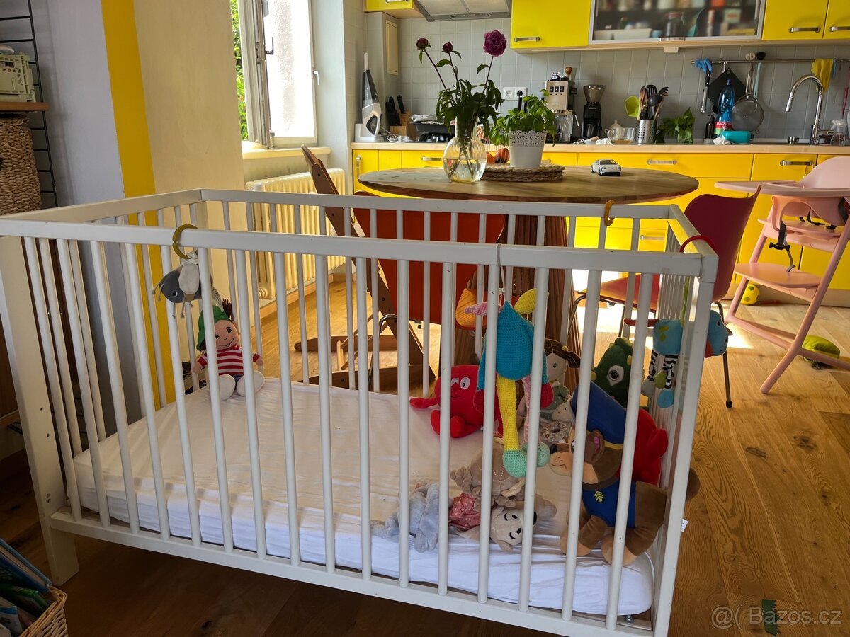 Postylka Ikea s matraci a prosteradlem