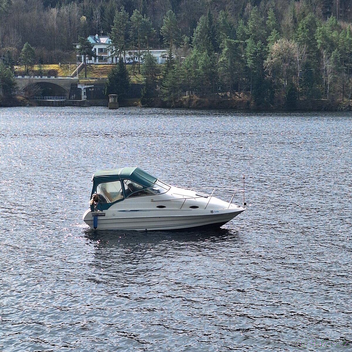 Kajutový motorový člun Aquatron 2165 AFT