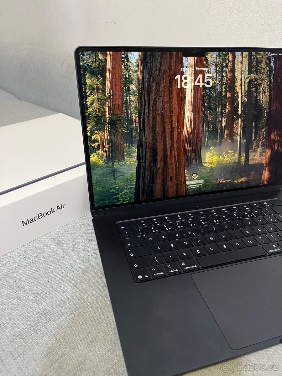 MacBook Air 15” M4 (2024) Top stav