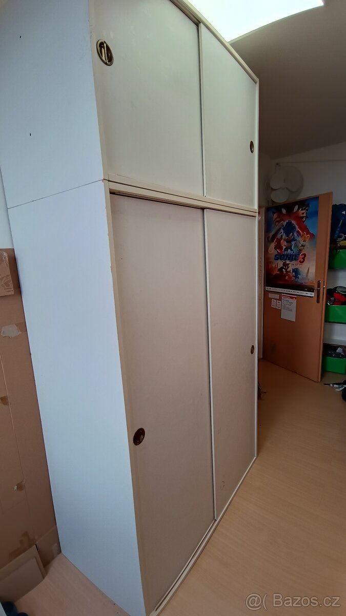 Skříň s nástavcem