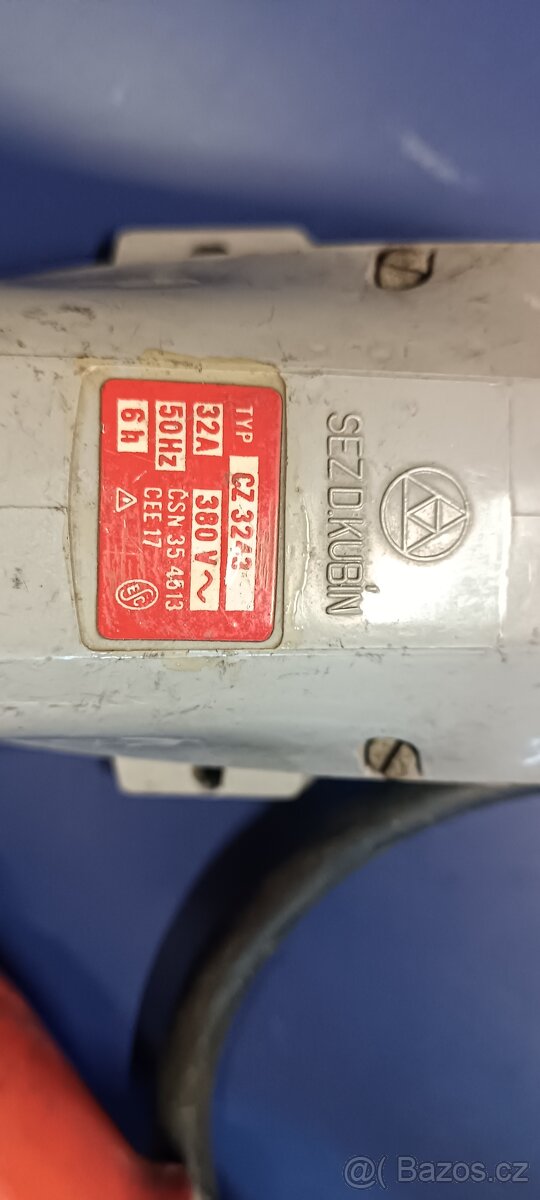 Prodlužovací kabel 1m400v