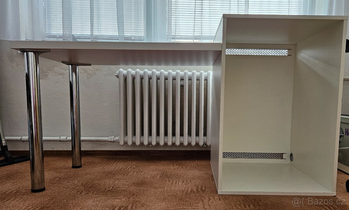 Stůl se skříňkou pro lednici