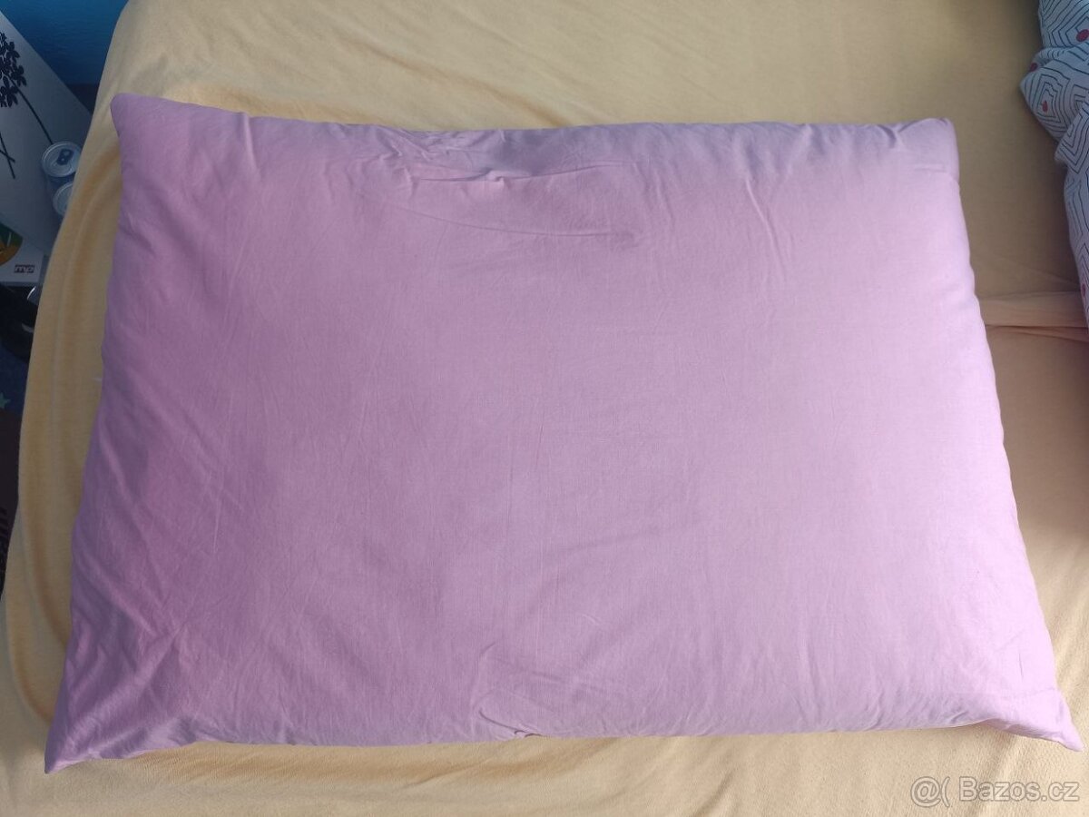Kvalitní pěřový polštář velký cca 79x57 cm