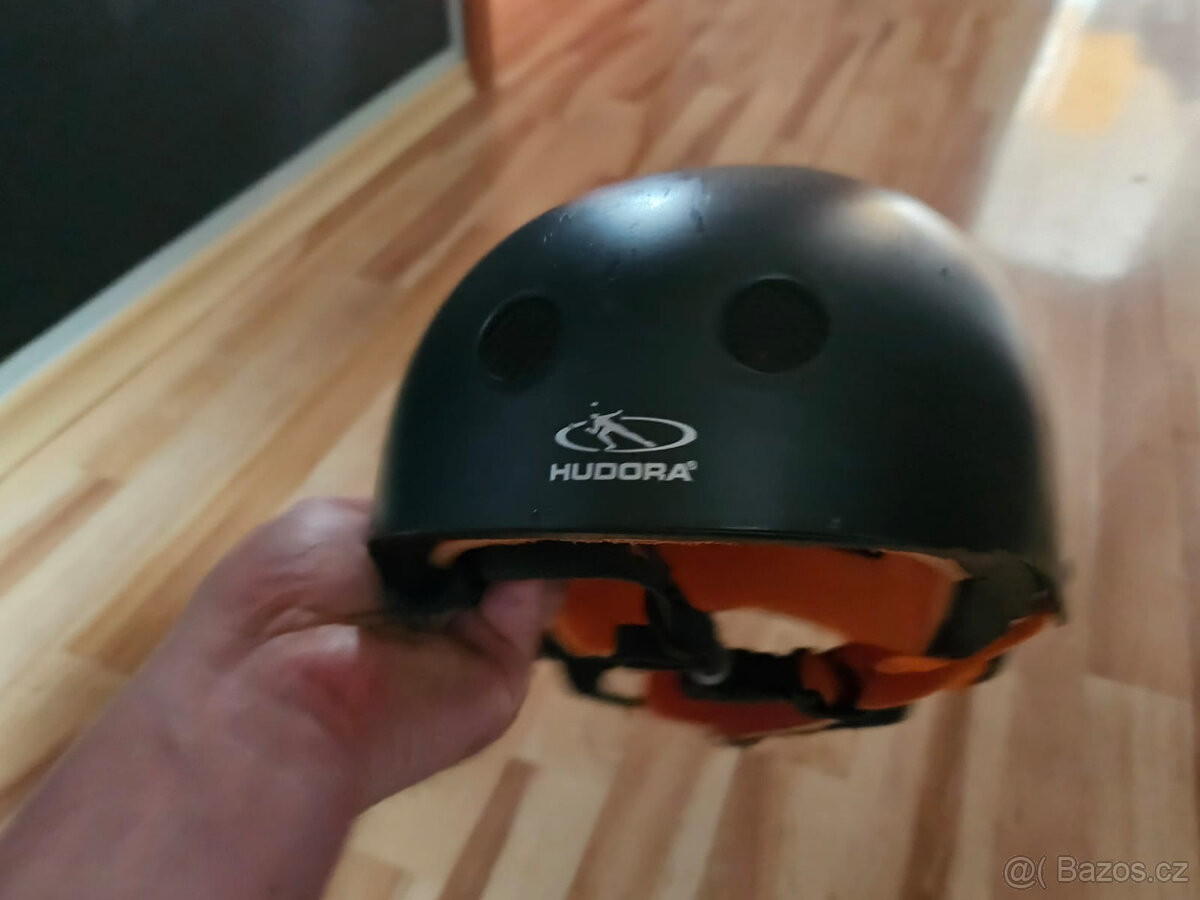 Robustní helma Hudora 84104