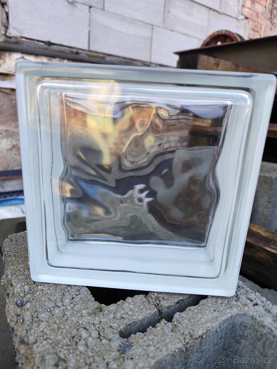 Luxfera 1919-8W Wave, s vlnkou