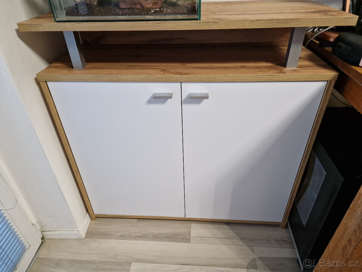 Komoda - dřevodekor s bílou