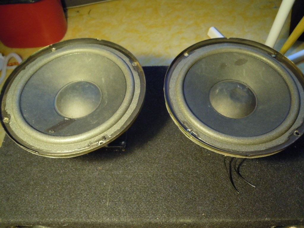 Prodám Basové reproduktory cena za oba 1000kč