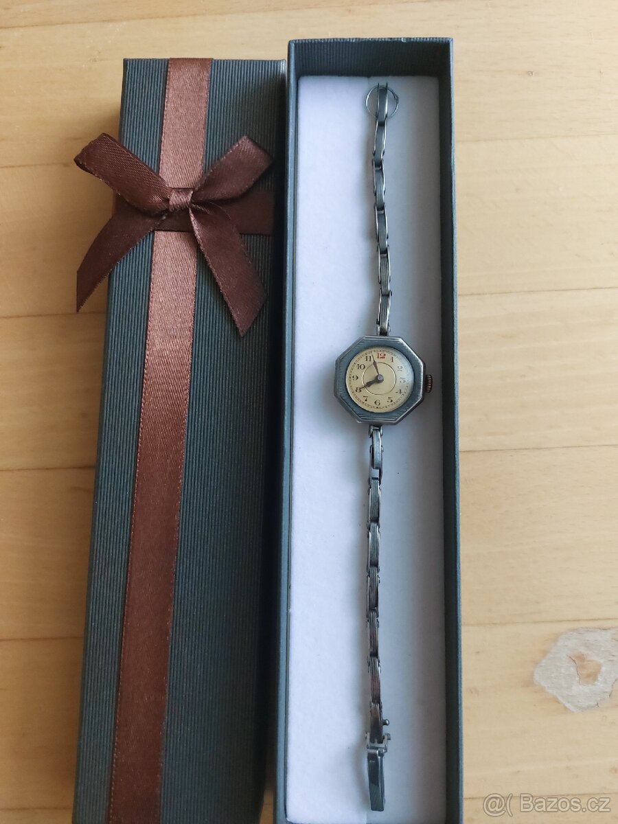 Staré stříbrné dámské hodinky