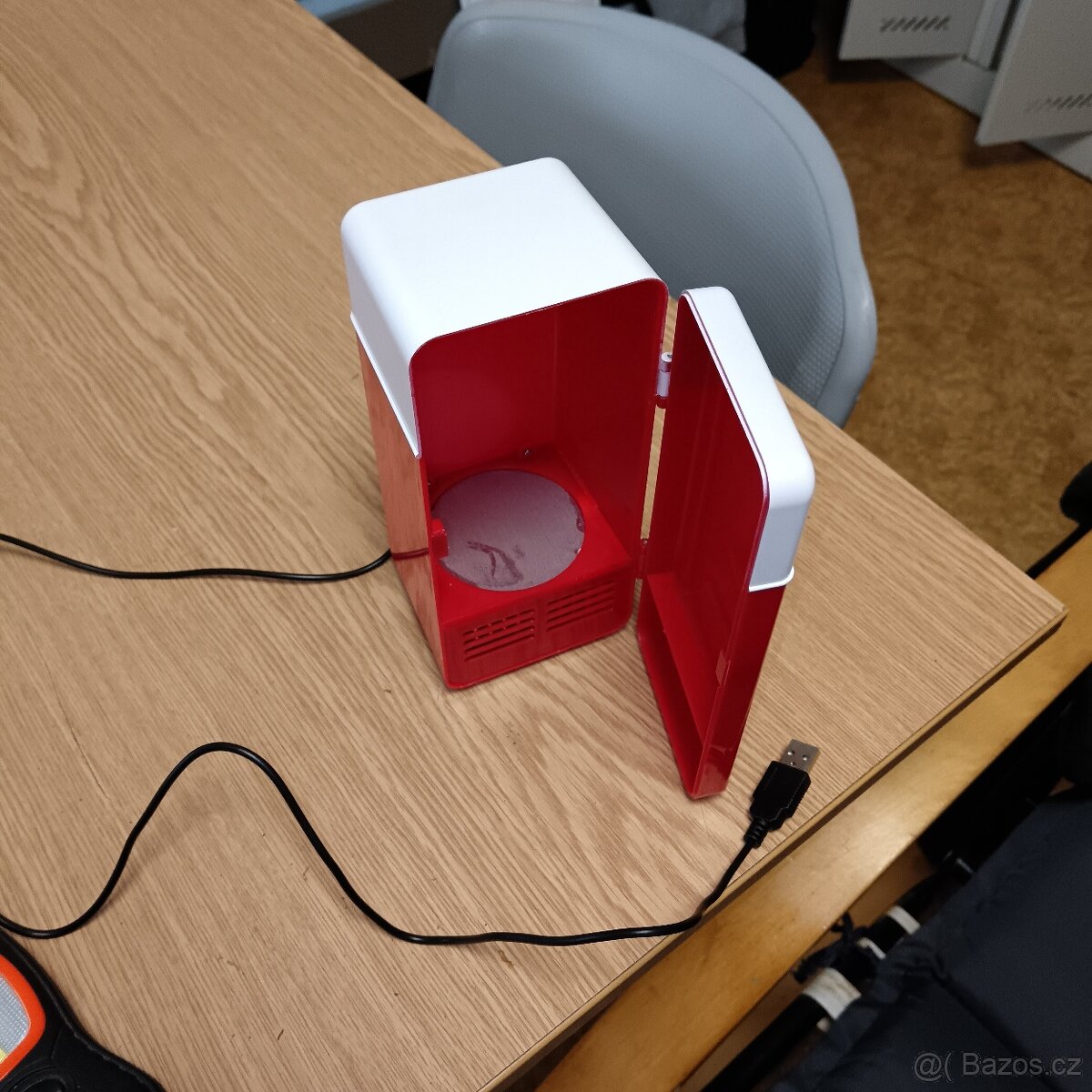 Malá lednice na jeden parfem