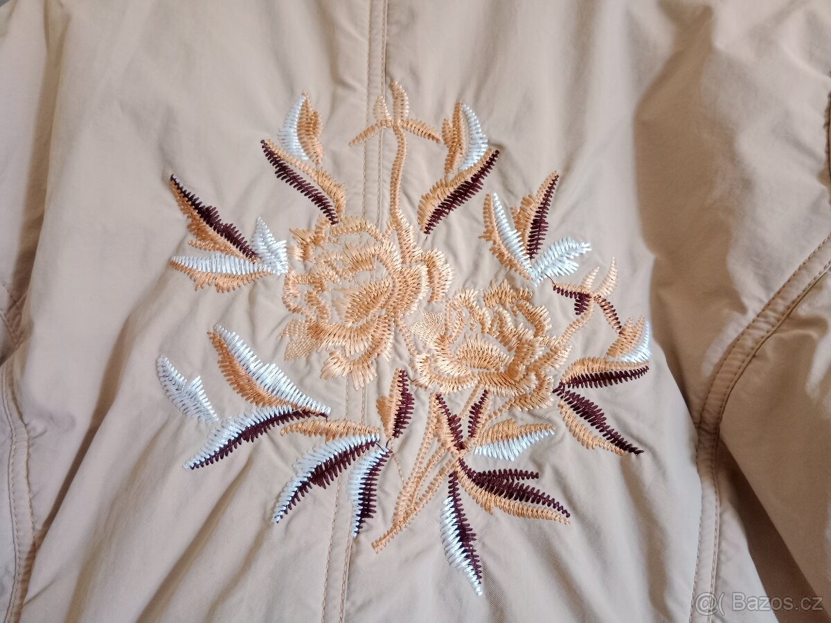 Dámská béžová zimní bunda na zip