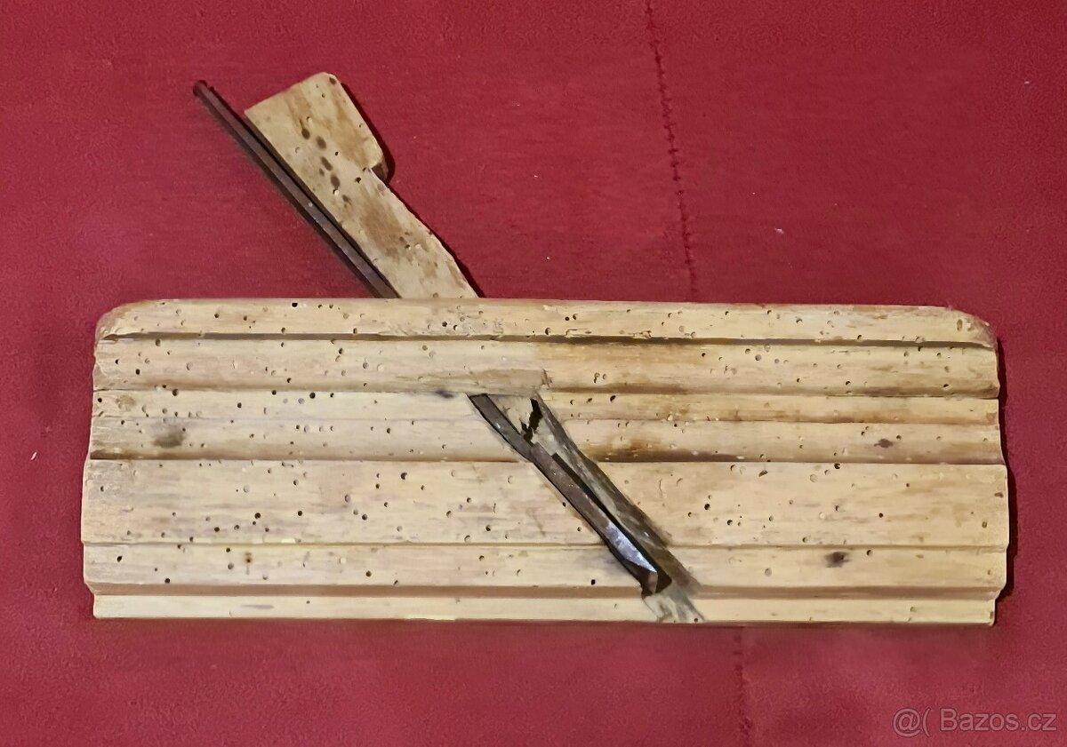 Starý hoblík lištový