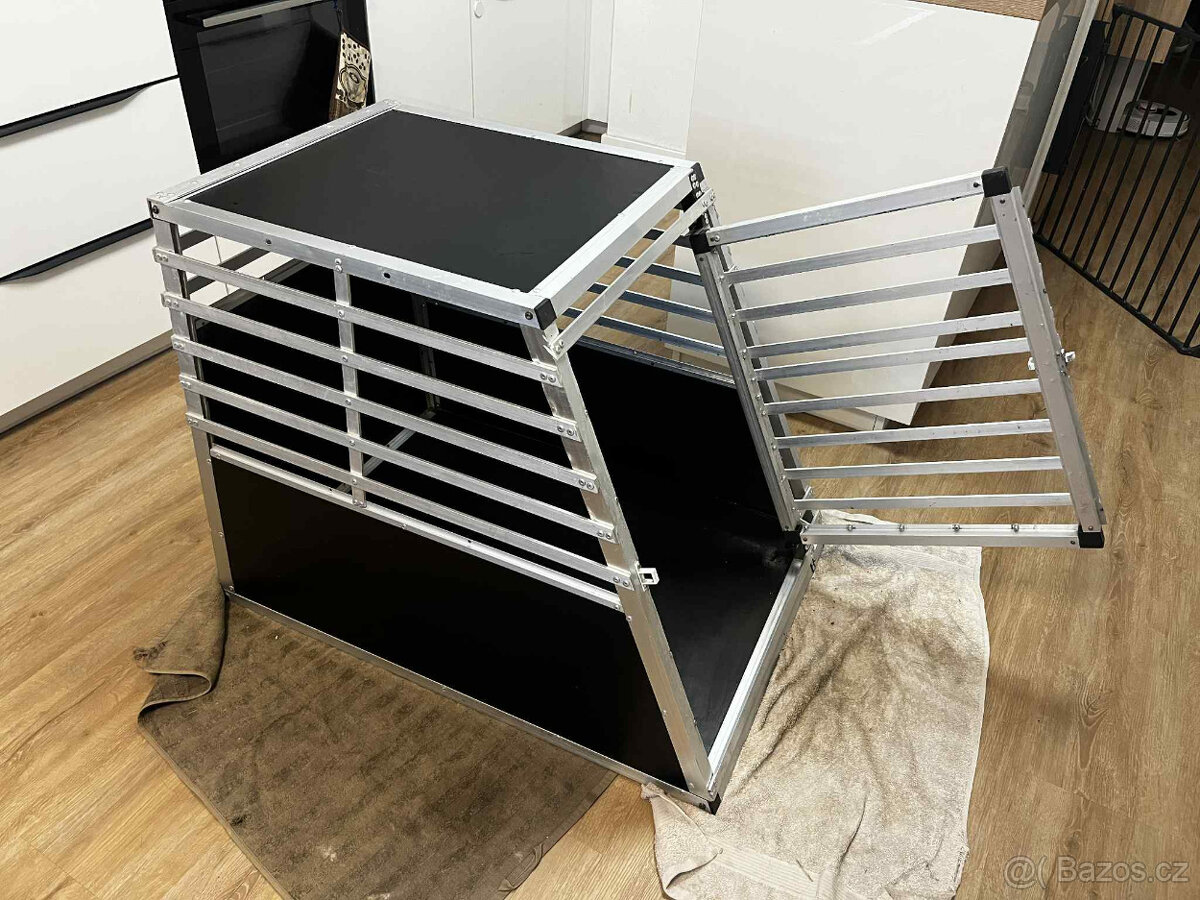 Klec pro psa do auta