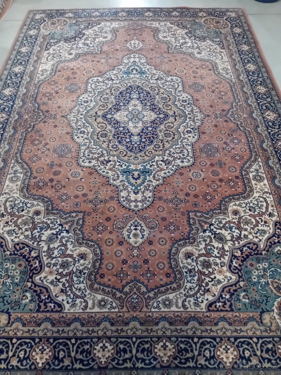 Perský vlněný koberec