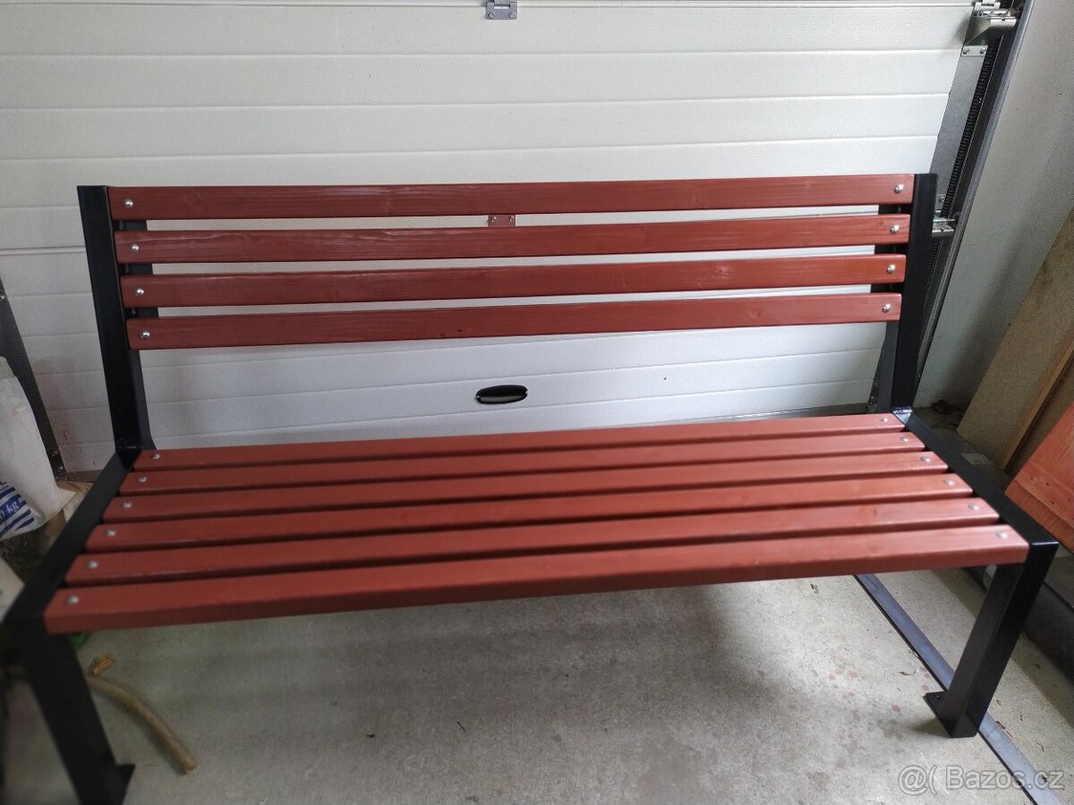 Nová zahradní lavička