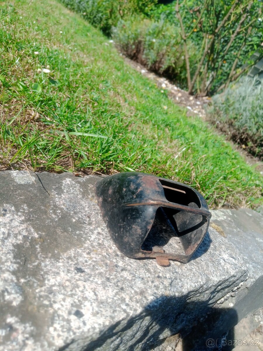 Zadní plech světla brzdového kývačka jawa čz