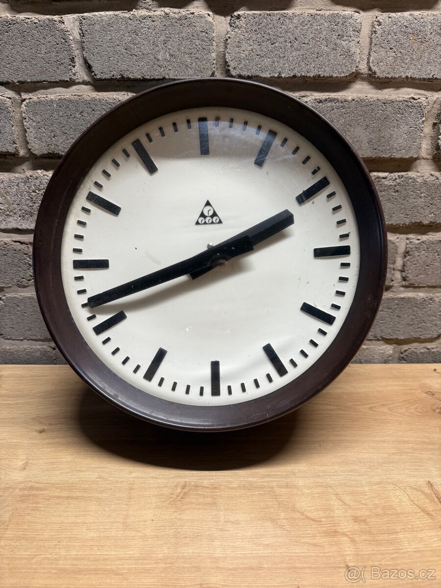 Retro hodiny Pragotron