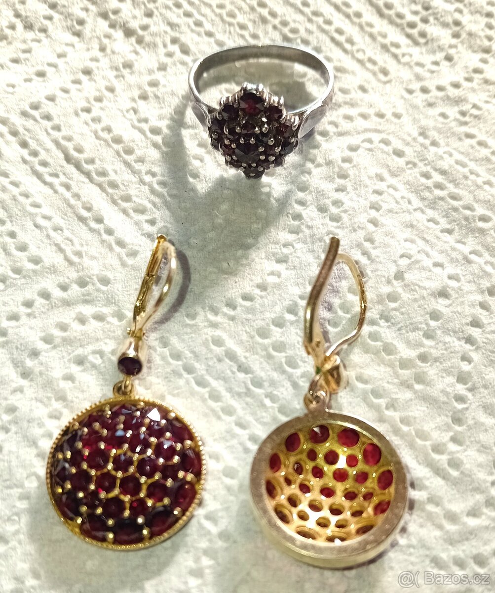 Náušnice a prsten s Českými granáty