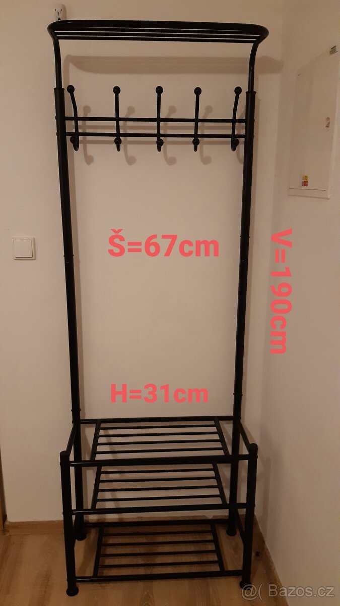 Věšák s botníkem