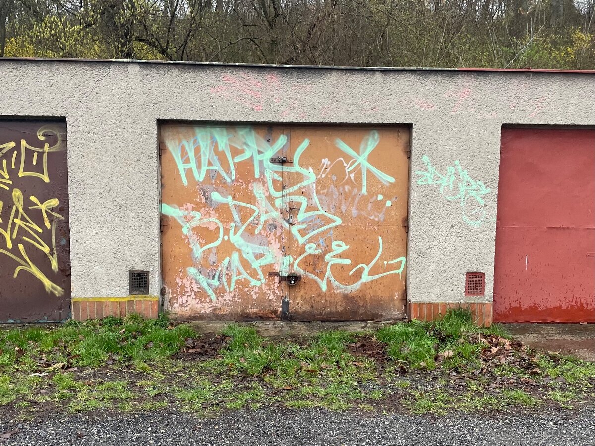 Garáž. Ostrava, ul. Šídlovecká