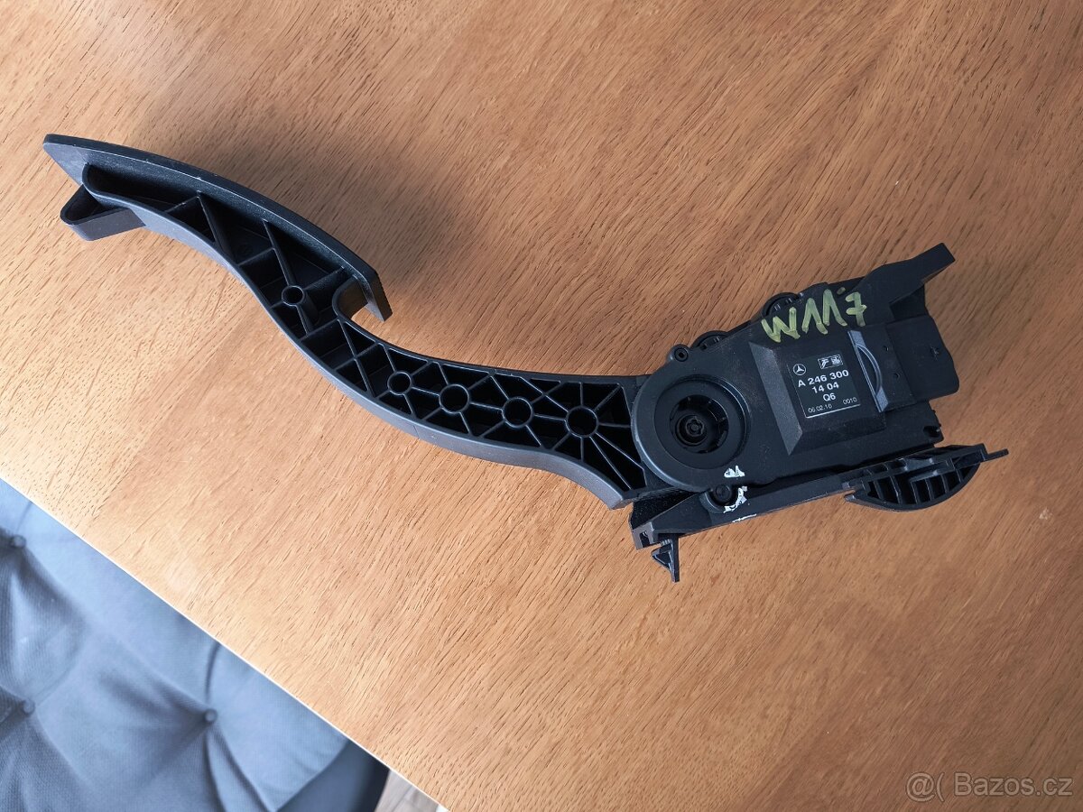 Mercedes,plynový pedál A2463001404, 246 300 14 04