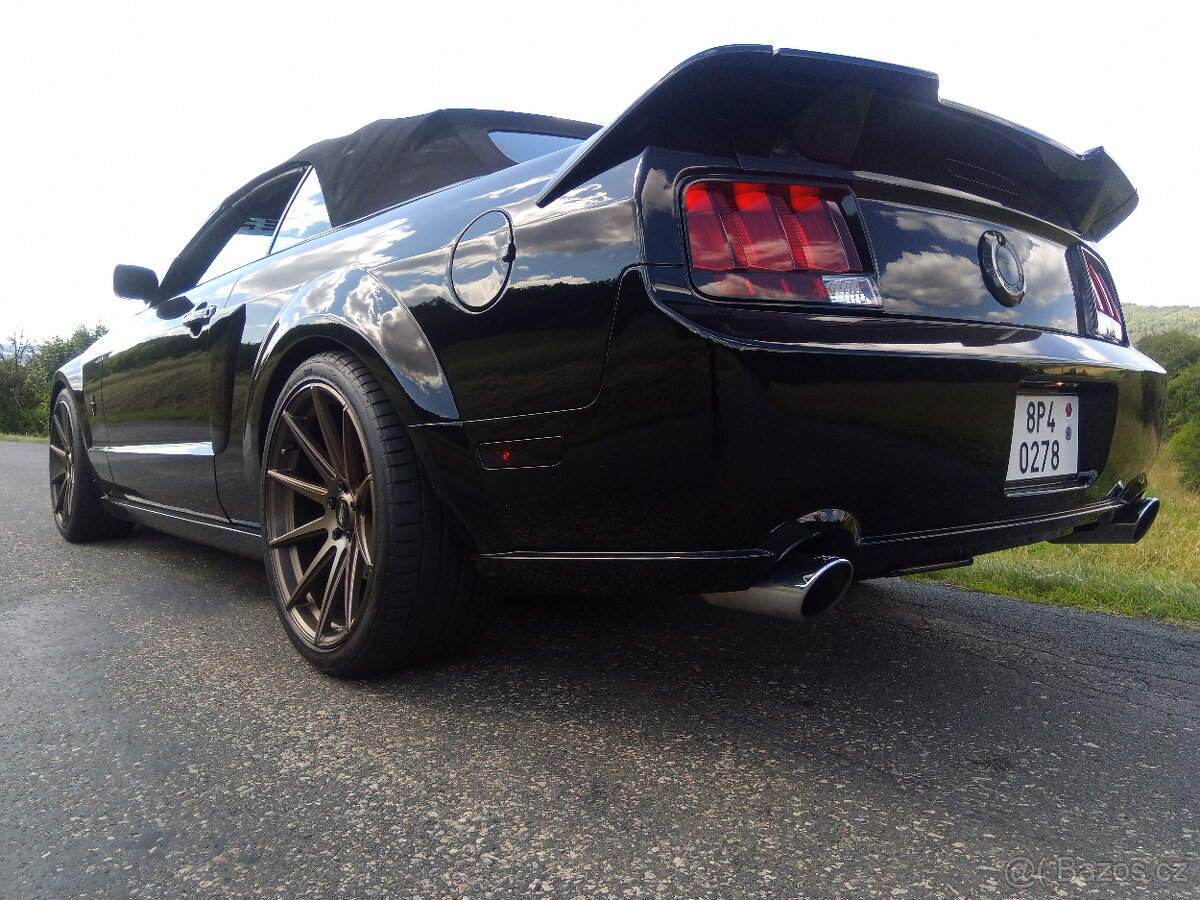 ROUSH Ford Mustang GT V8 cabrio 375 PS - Manual..Jako NOVE..