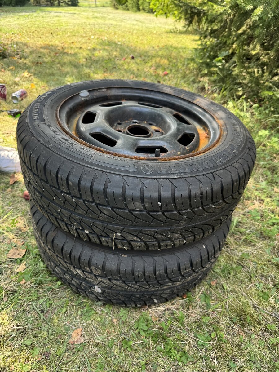 Letni pneu 185/60 R14 na discích