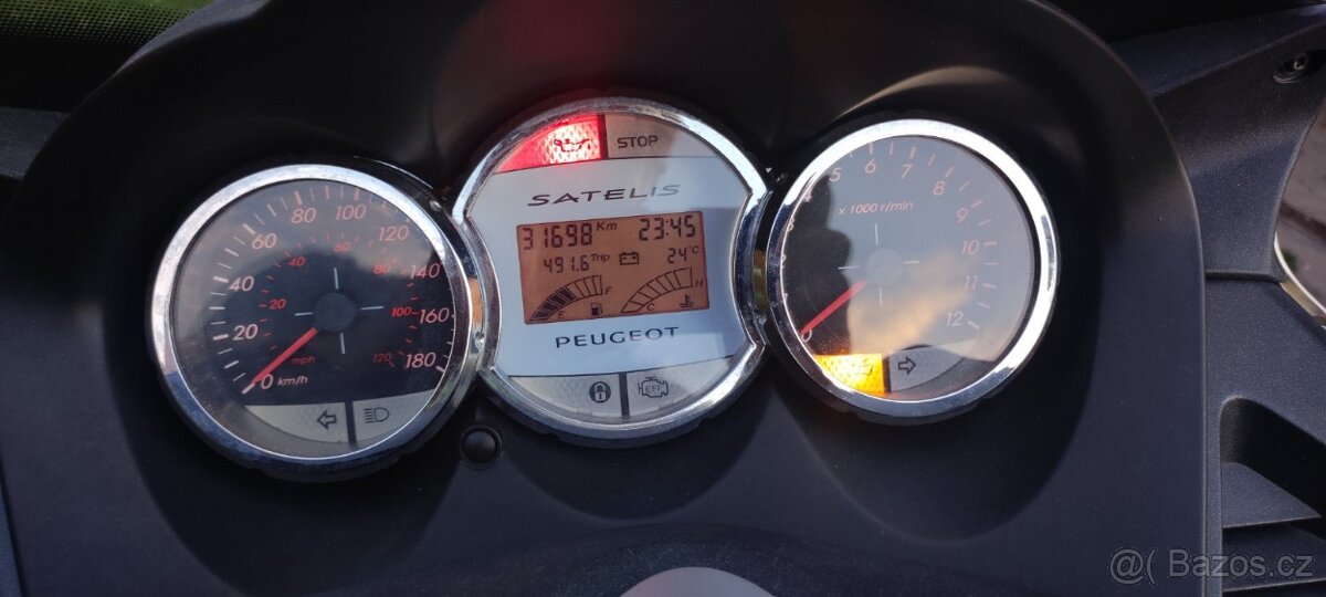 peugeot satelis 300 r.v.2012