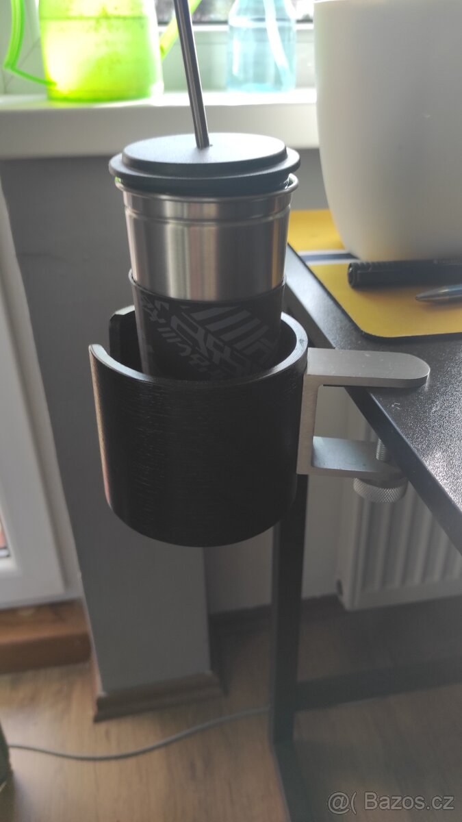 Hrnek s držákem na stůl Ikea LÅNESPELARE
