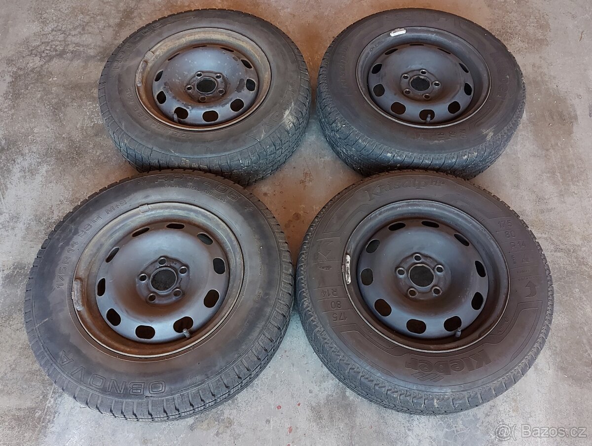 Škoda Octavia 1 - zachovalé disky 14 palců s pneu 3-5 mm