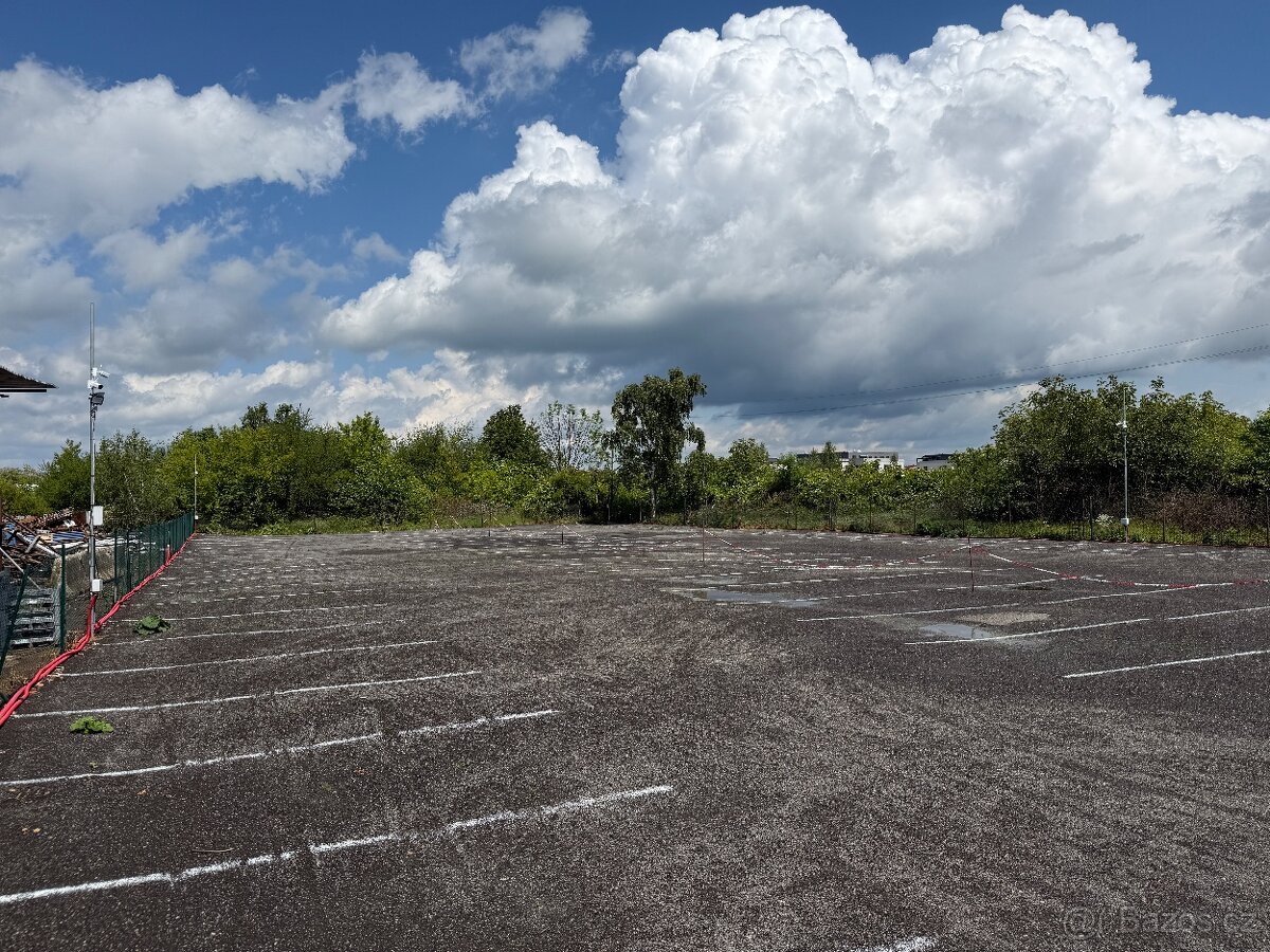 Pronájem parkovací plochy 3000m2 u Letiště Václava Havla