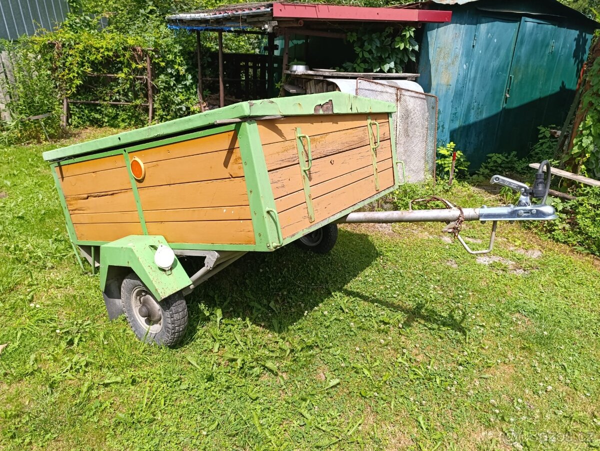 Přívěsný vozík