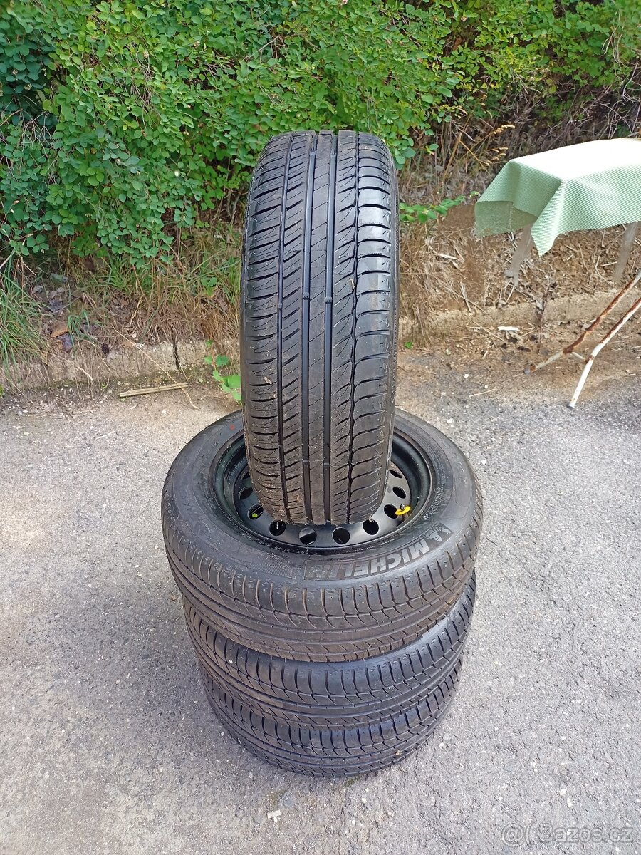 Prodám hezkou letní sadu 205/60/16 zn.MICHELIN na Mazda,Niss