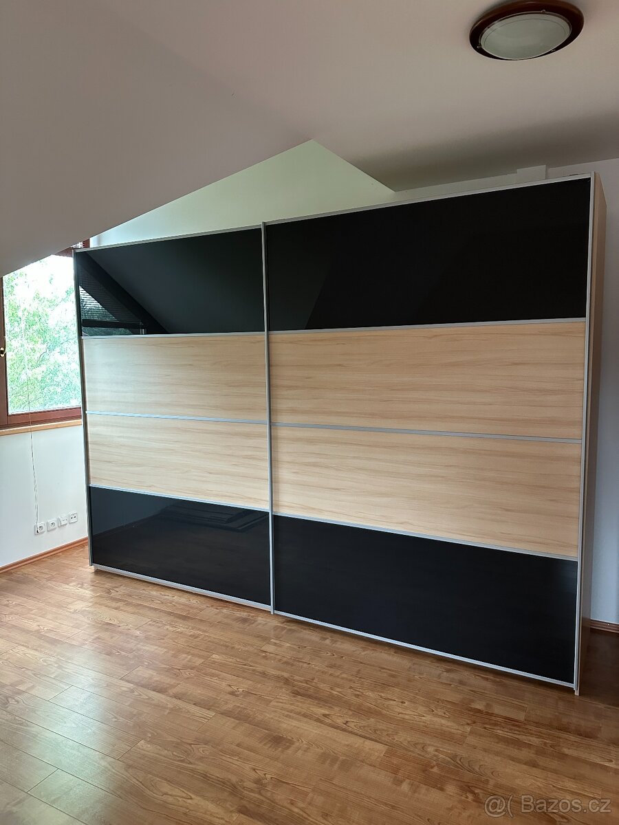 Velká šatní skříň s posuvnými dveřmi – 315 cm, Liberec