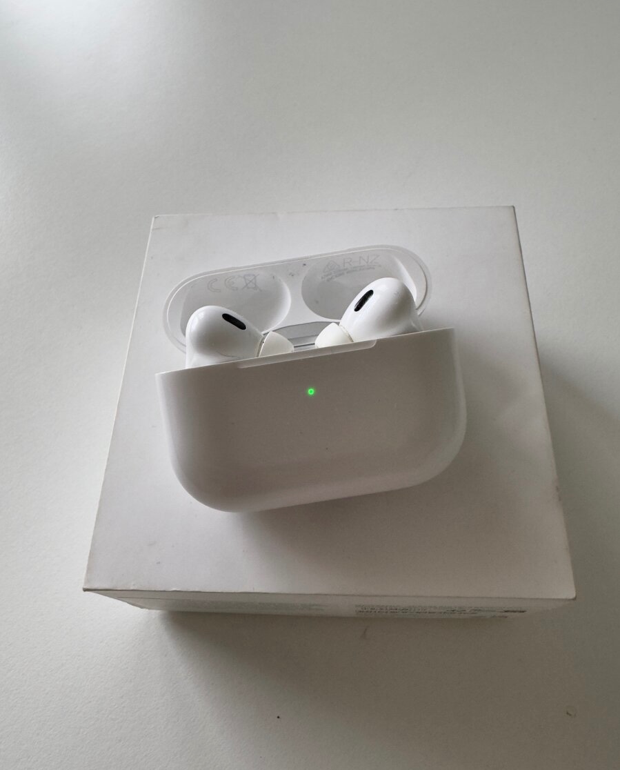 Apple AirPods Pro (2. generace) s MagSafe pouzdrem (USB-C)