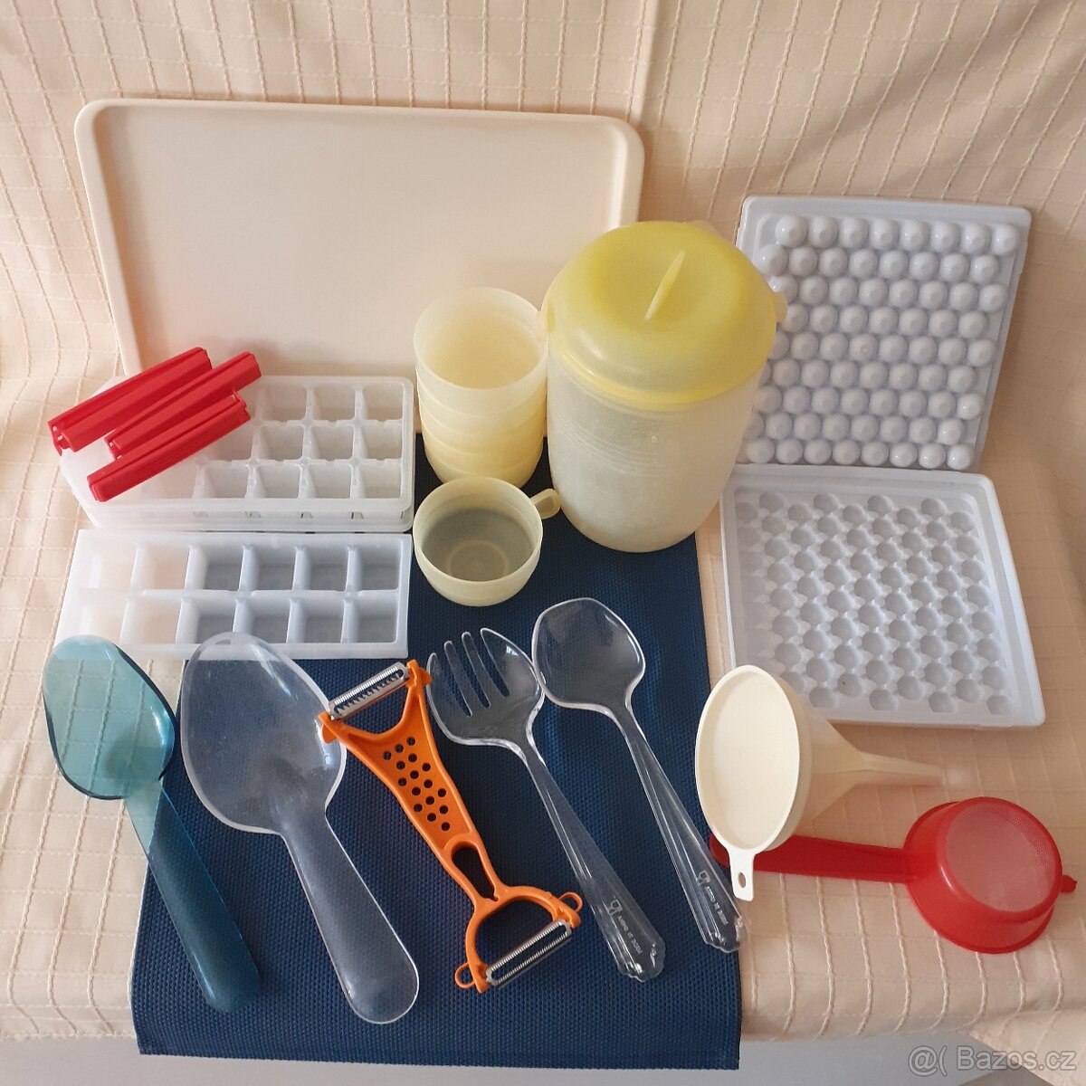 kuchyňské náčiní a nádobí