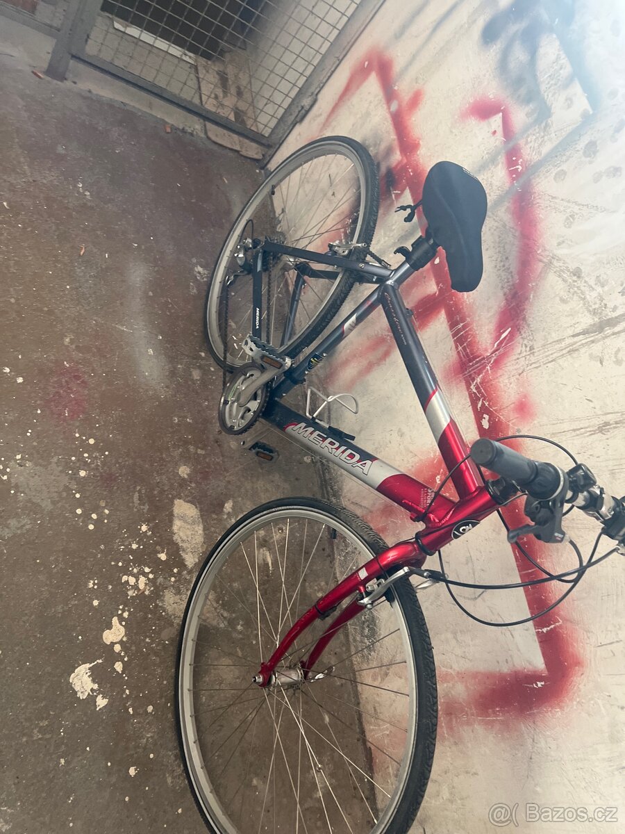 kolo na prodej v bezva stavu na silnici značka MERIDA