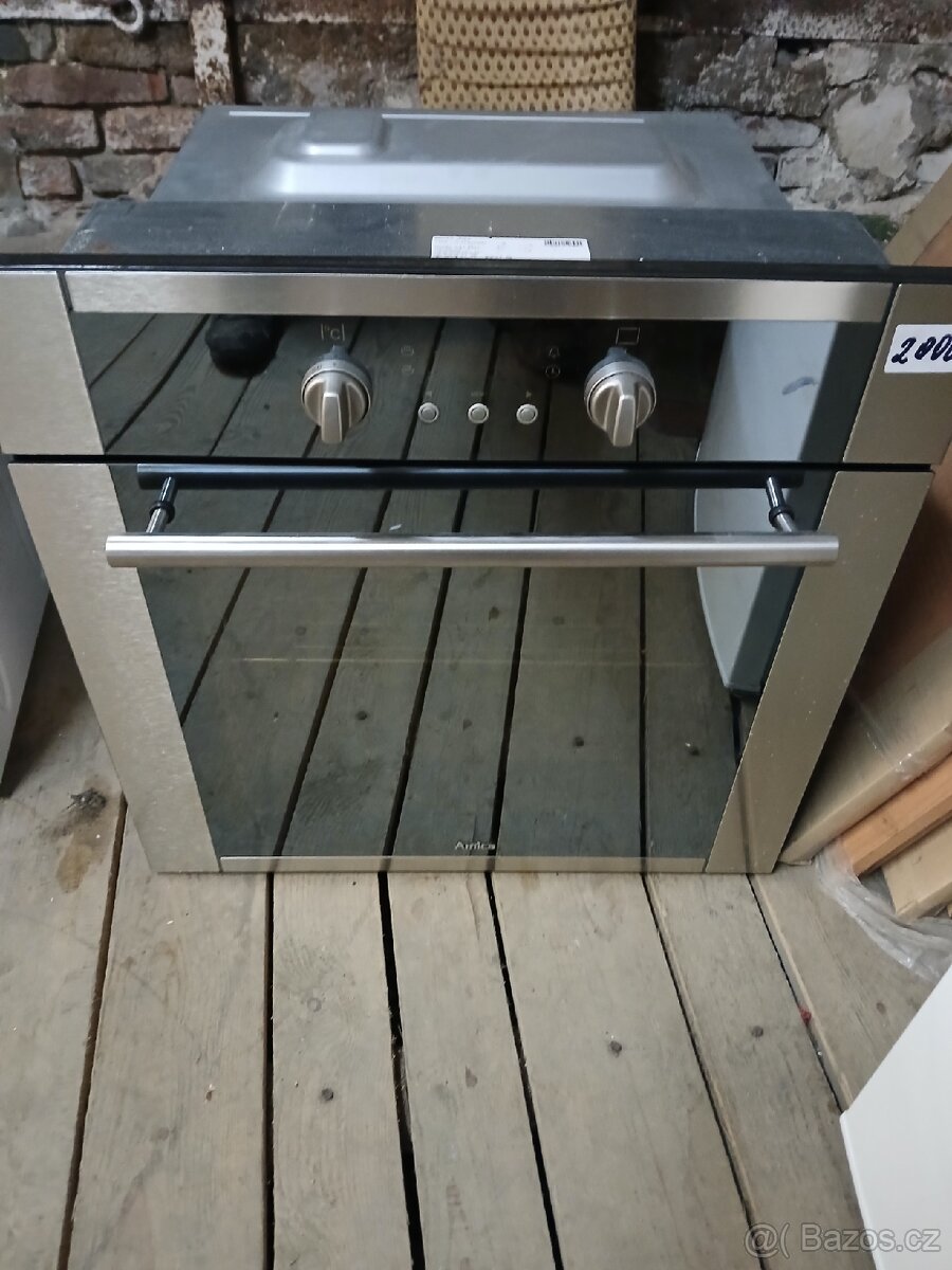 Vestavná trouba Amica