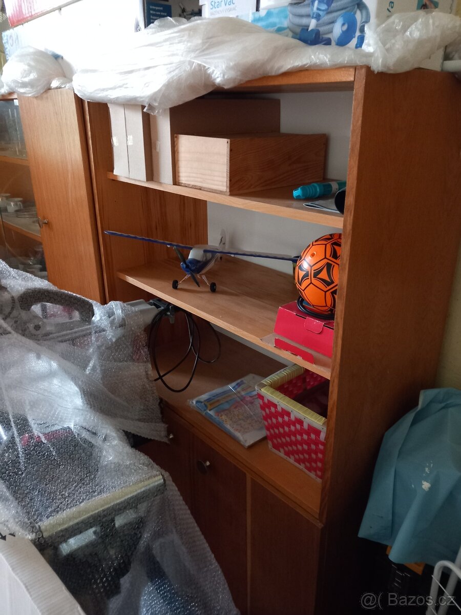 Prodám sektorový nábytek světlý.