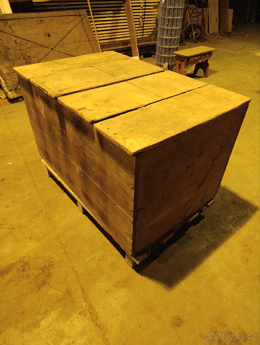 Stará truhla obilnice